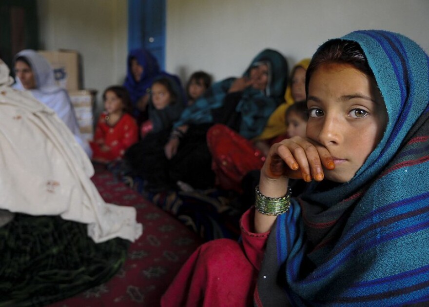 نژادپرستی و وضعیت پناهندگان: غلبه دانش آموزان افغان بر موانع آموزشی در پاکستان