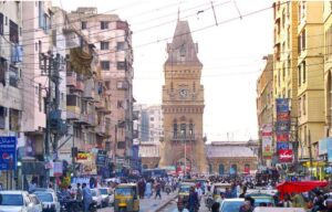 خاموشی گسترده برق در شهر کراچی مردم را به خیابان ها کشاند
