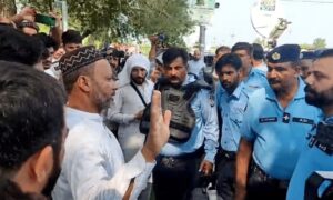 پلیس پاکستان معترضان را با خشونت در اسلام آباد متفرق کرد
