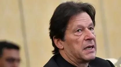 جنجال بر سر انتقال عمران خان به بیمارستان؛ «حکم دادگاه به سطل زباله انداخته شد!»