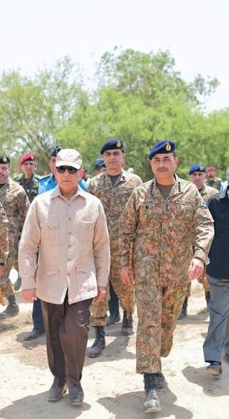 سفر هم‌زمان نخست‌وزیر و فرمانده ارتش پاکستان به عربستان