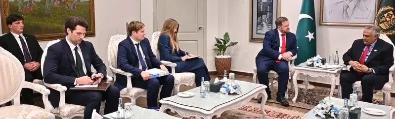 دیدار وزیر خارجه پاکستان با وزیر مشاور انگلیس در اسلام‌ آباد