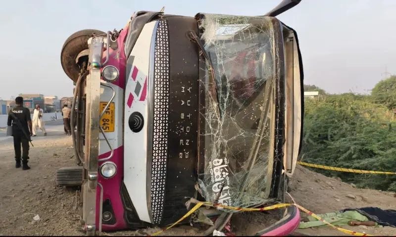 واژگونی مرگبار اتوبوس در ایالت پنجاب پاکستان