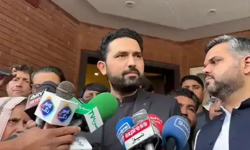 سرنوشت مبهم سروزیر برکنارشده خیبرپختونخواه در هاله ای از ابهام